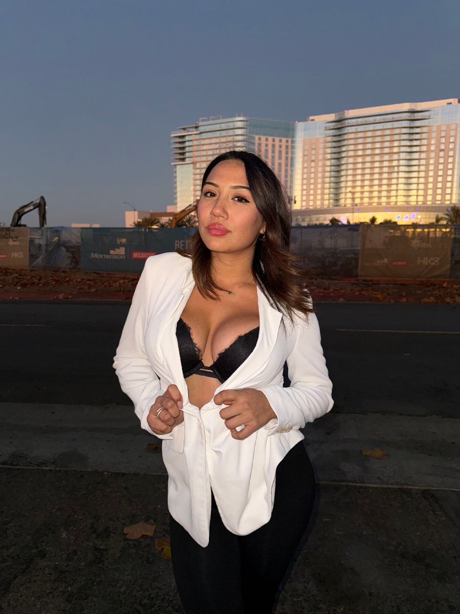 Take a pause and enjoy Ali Cruz — streaming from Liaoyang