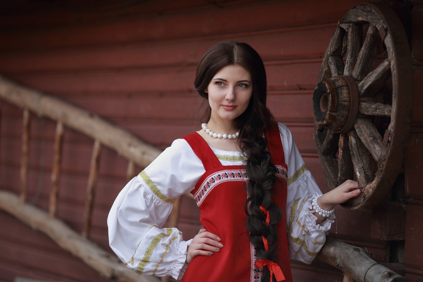 Girls in Slavic costumes’s look of the day — catch her live in Liaoyang
